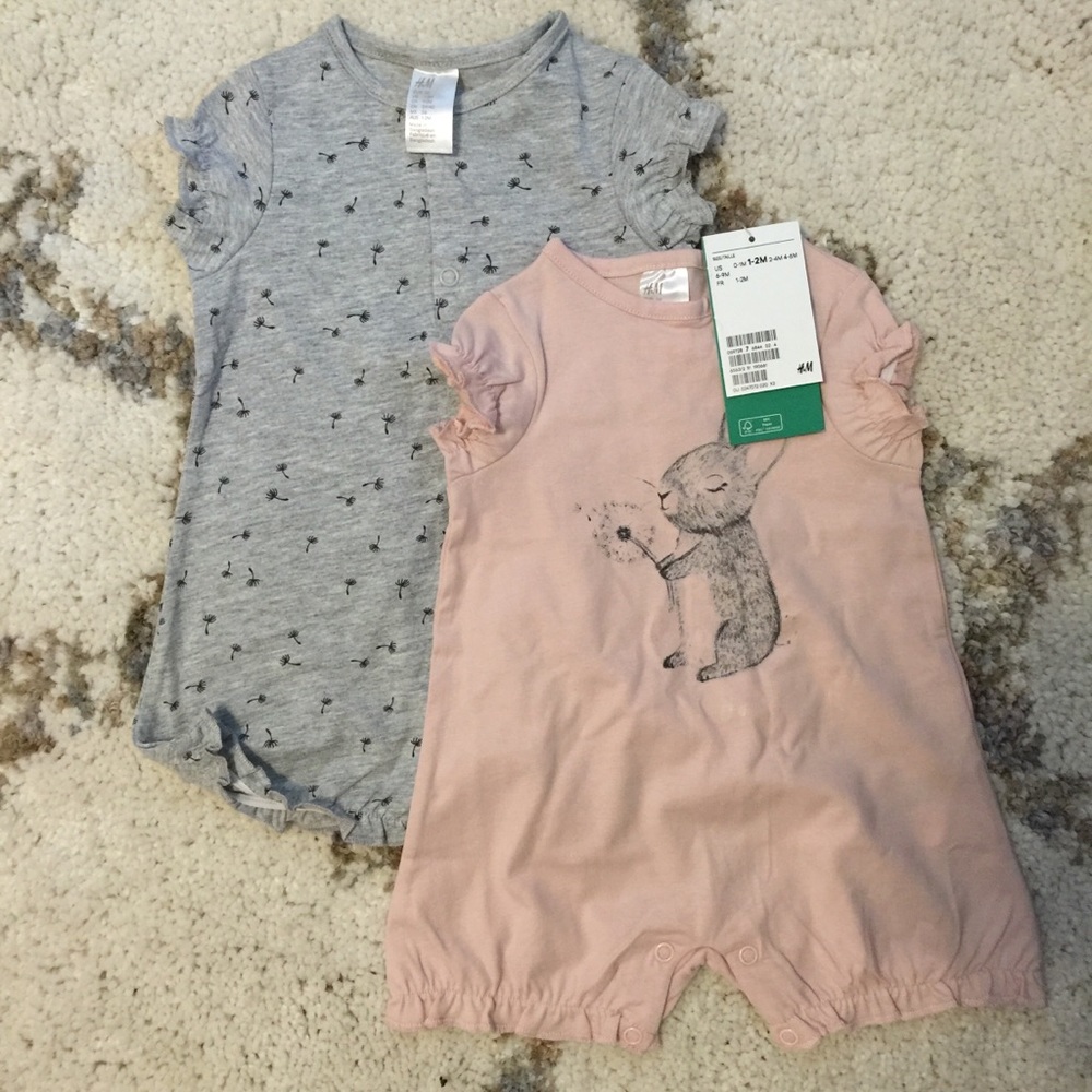 NWT: 2 Set H&M baby outfits; Size 1-2 Months
